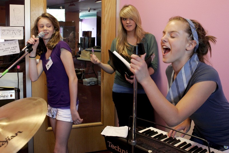 3 girls singing and recording music